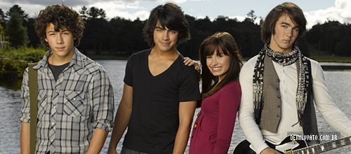 NICK JONAS, JOE JONAS, DEMI LOVATO, KEVIN JONAS